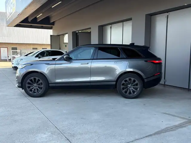 Land Rover Range Rover Velar view 3