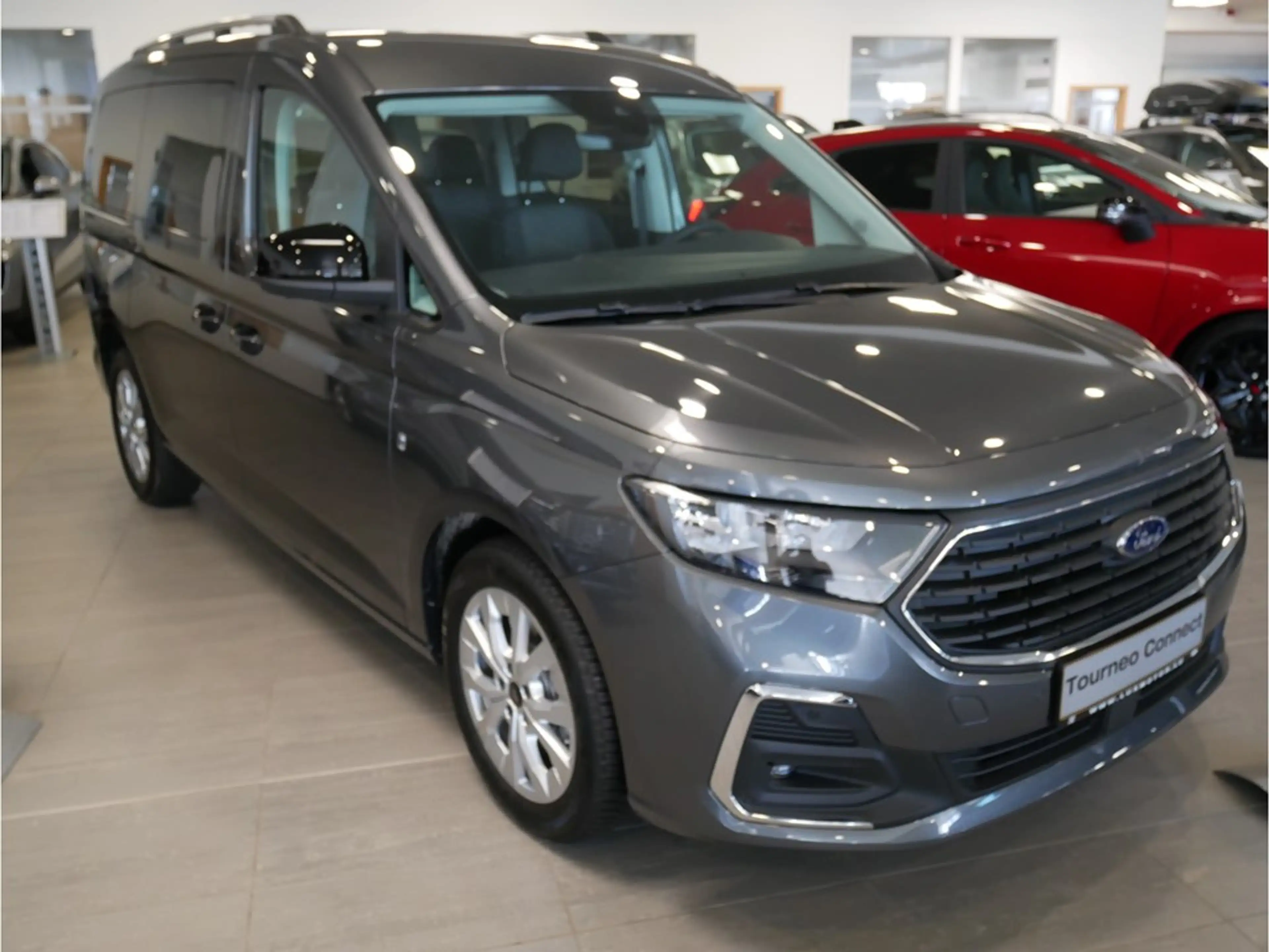 Ford Tourneo Titanium 2.0 EcoBlue 122PS A7 7pl. — photo 2
