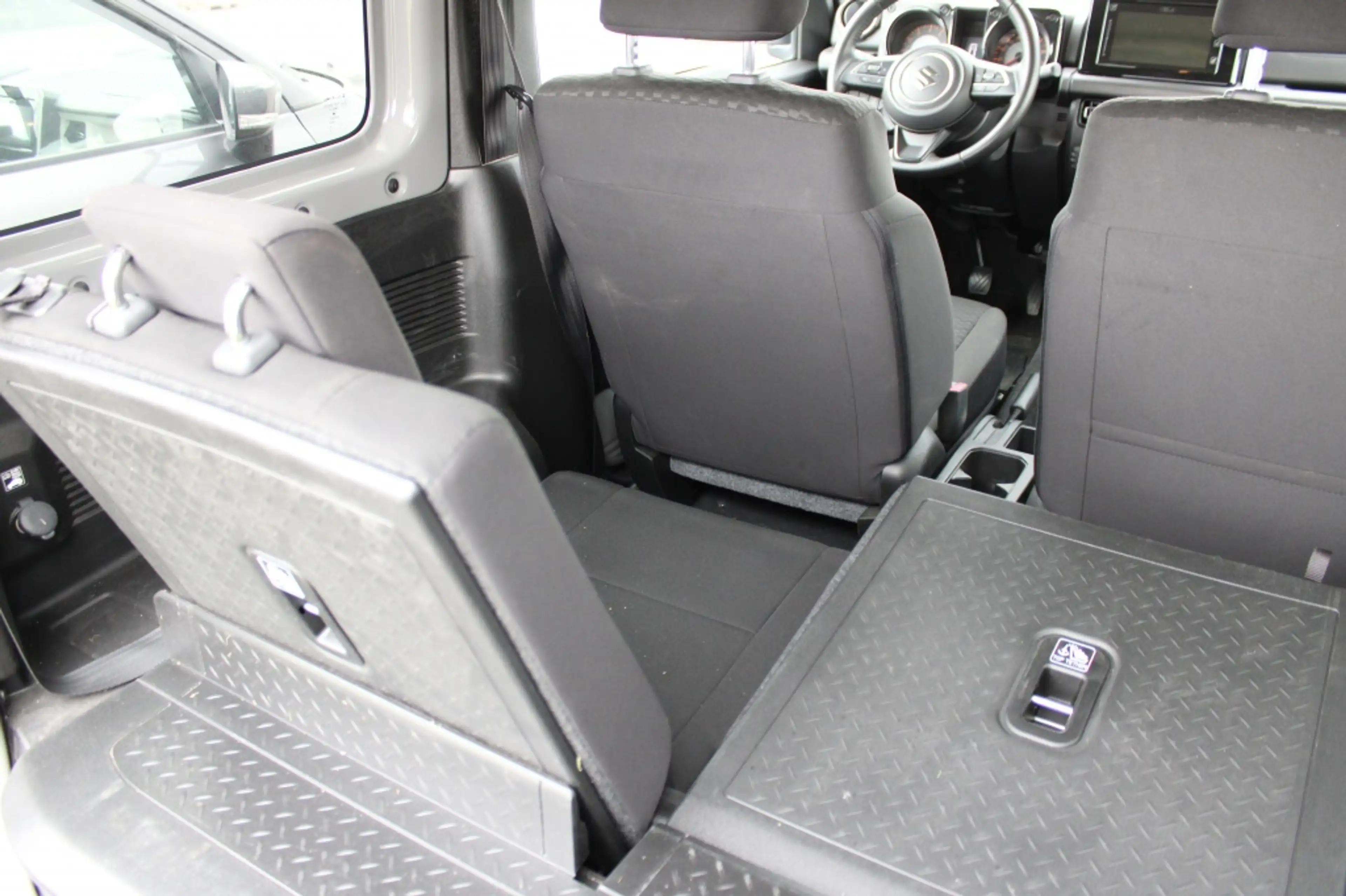 Suzuki Jimny 1.5 Stijl | 4x4 | AllGrip | 4 Persoons | Roofrack — photo 14