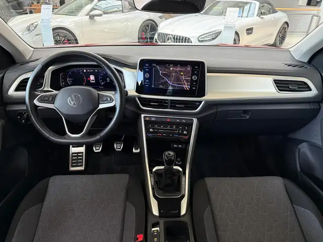 Volkswagen T-Roc view 11