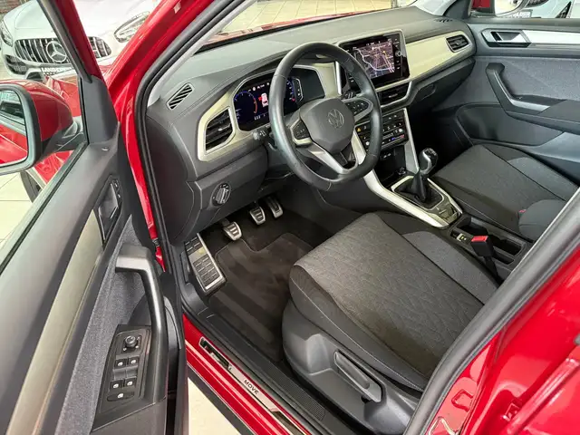 Volkswagen T-Roc view 9