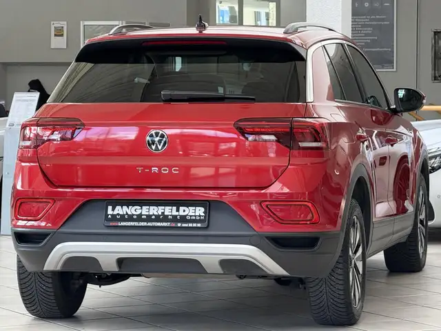 Volkswagen T-Roc view 3