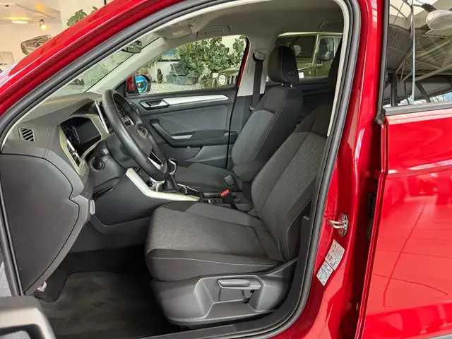 Volkswagen T-Roc view 10