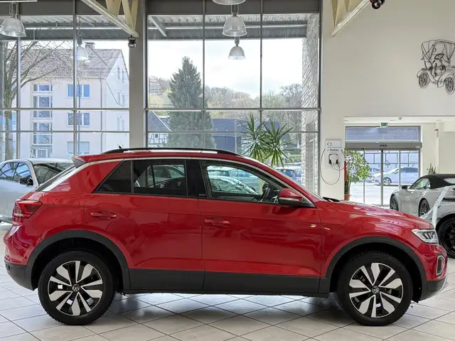 Volkswagen T-Roc view 2