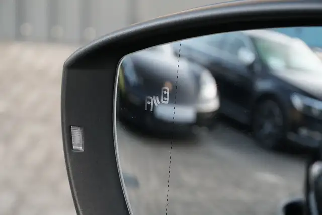 Volkswagen T-Roc view 14
