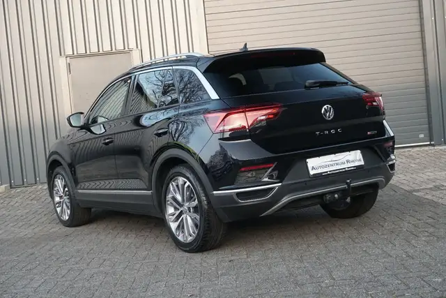 Volkswagen T-Roc view 5