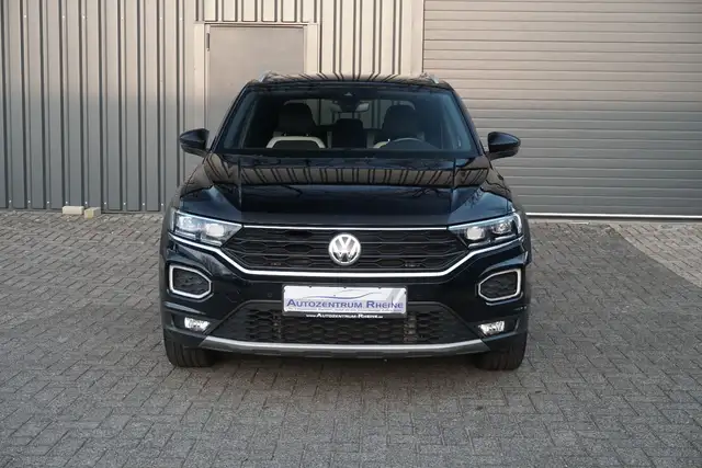 Volkswagen T-Roc view 2