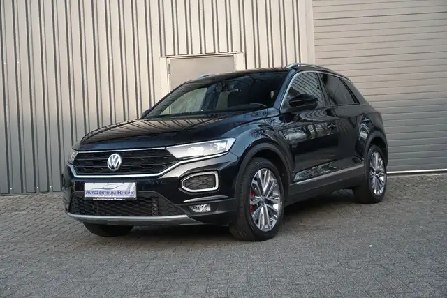 Volkswagen T-Roc view 3
