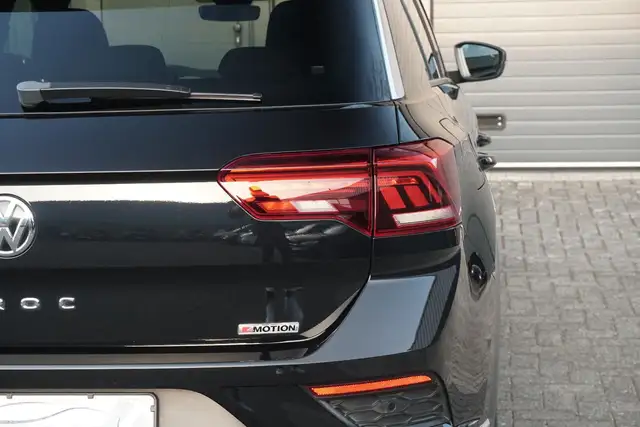 Volkswagen T-Roc view 10