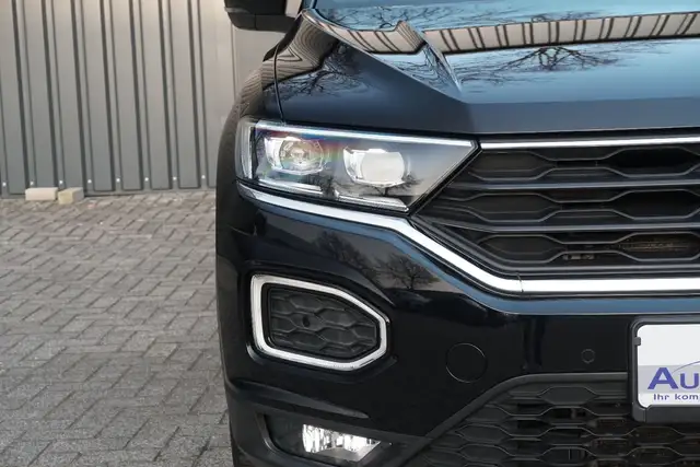 Volkswagen T-Roc view 9