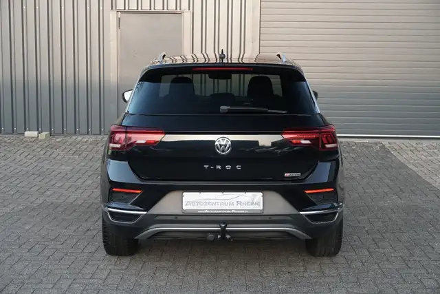 Volkswagen T-Roc view 6
