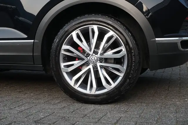 Volkswagen T-Roc view 11