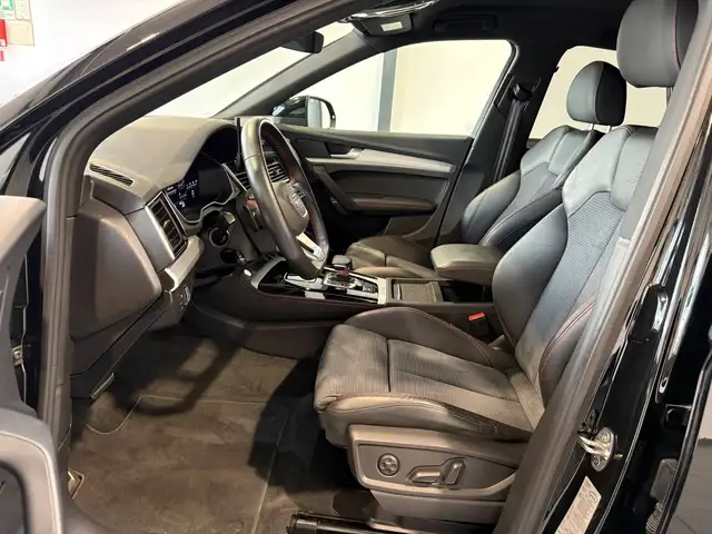 Audi Q5 view 8