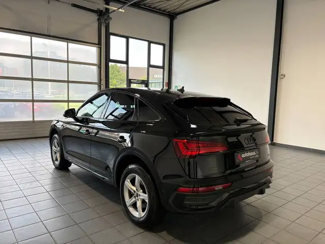 Audi Q5 view 4