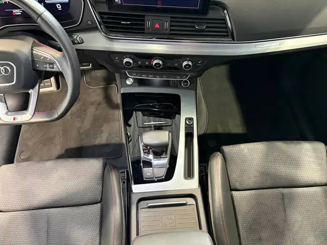 Audi Q5 view 12