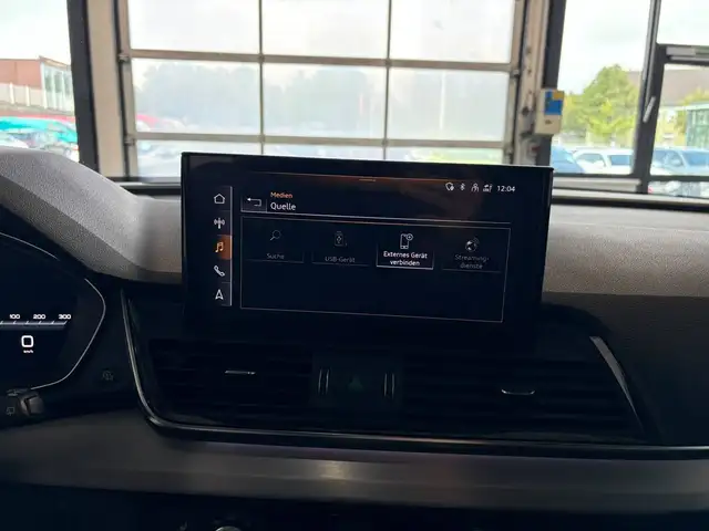 Audi Q5 view 11