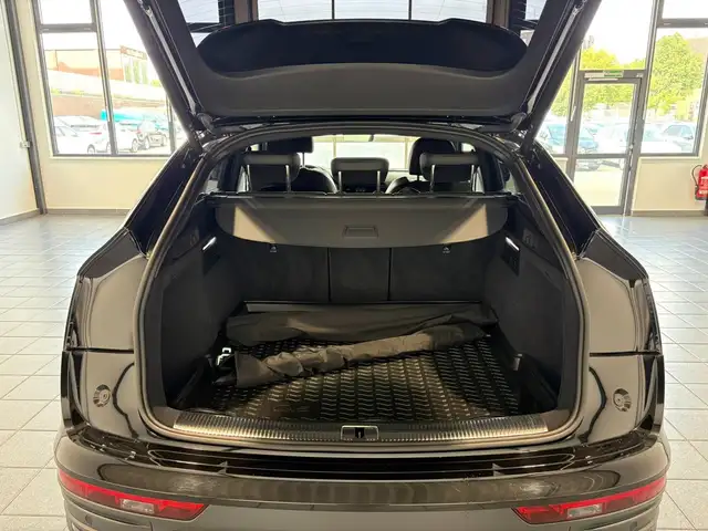 Audi Q5 view 6