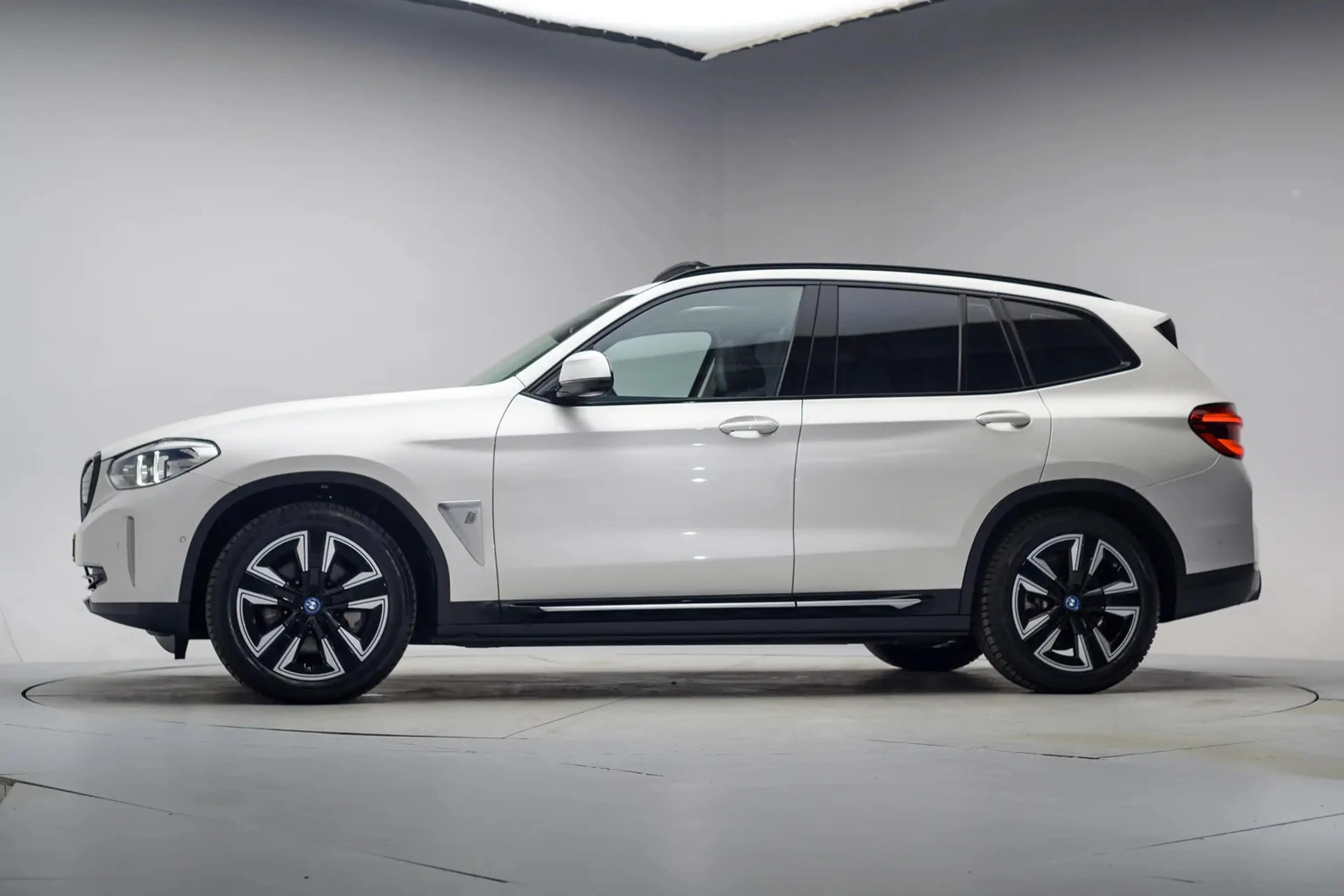 BMW iX3 Executive 80 kWh 3 fase [ Panorama Navi Apple / An — photo 2