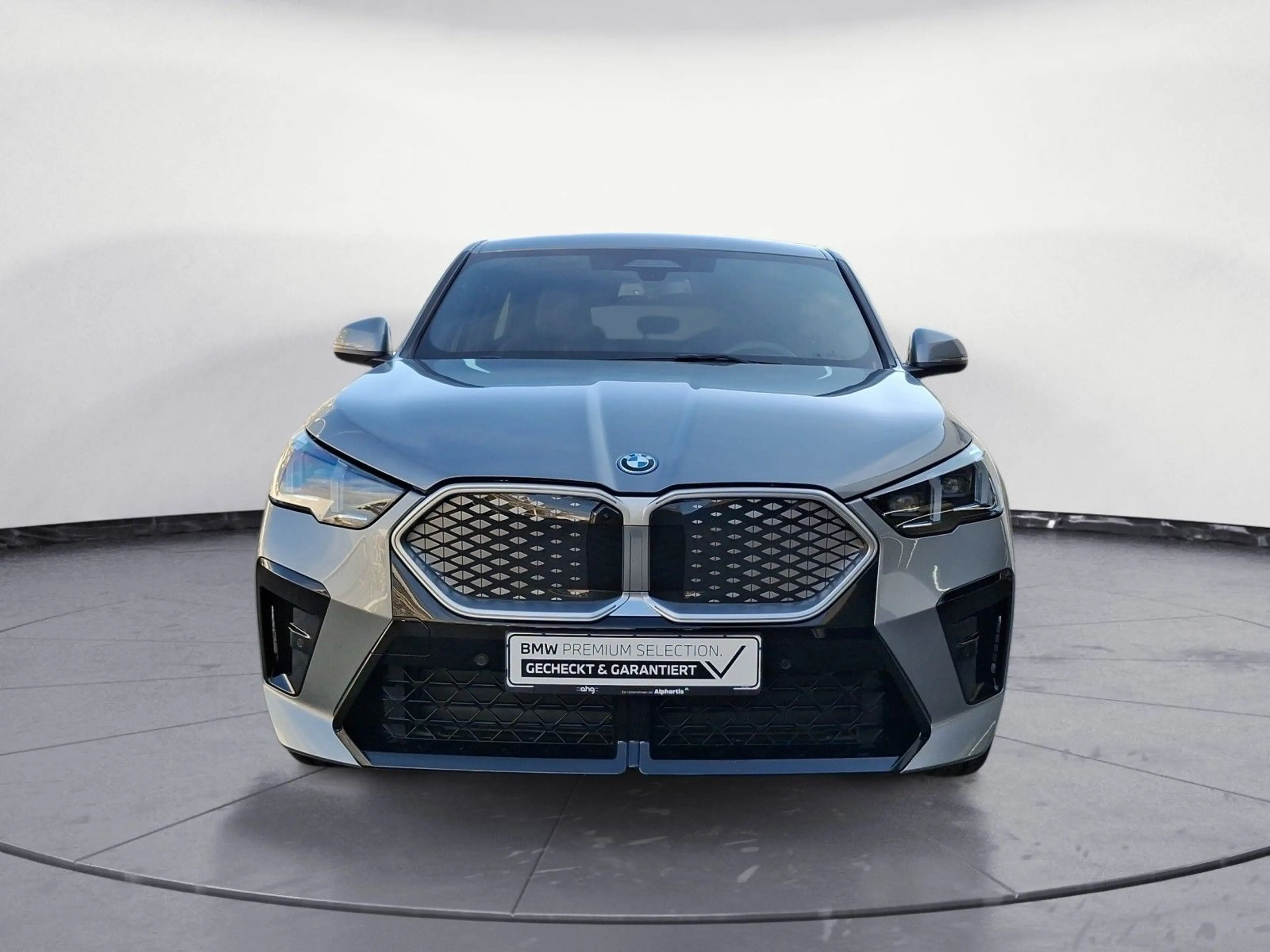 BMW iX2 ix2 xDrive30 M Sport iconic Glow Akustikglas 20' — photo 8