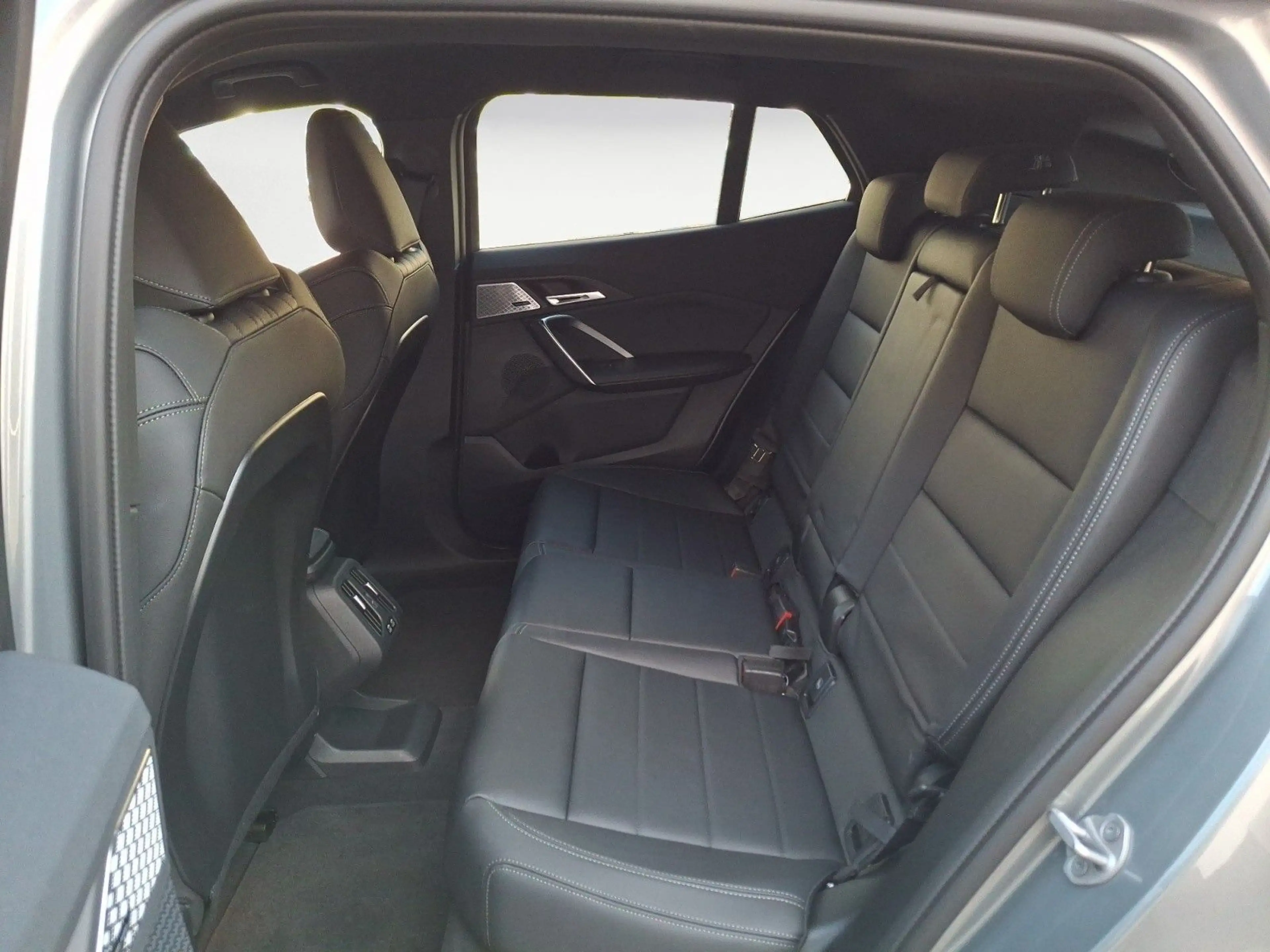 BMW iX2 ix2 xDrive30 M Sport iconic Glow Akustikglas 20' — photo 14