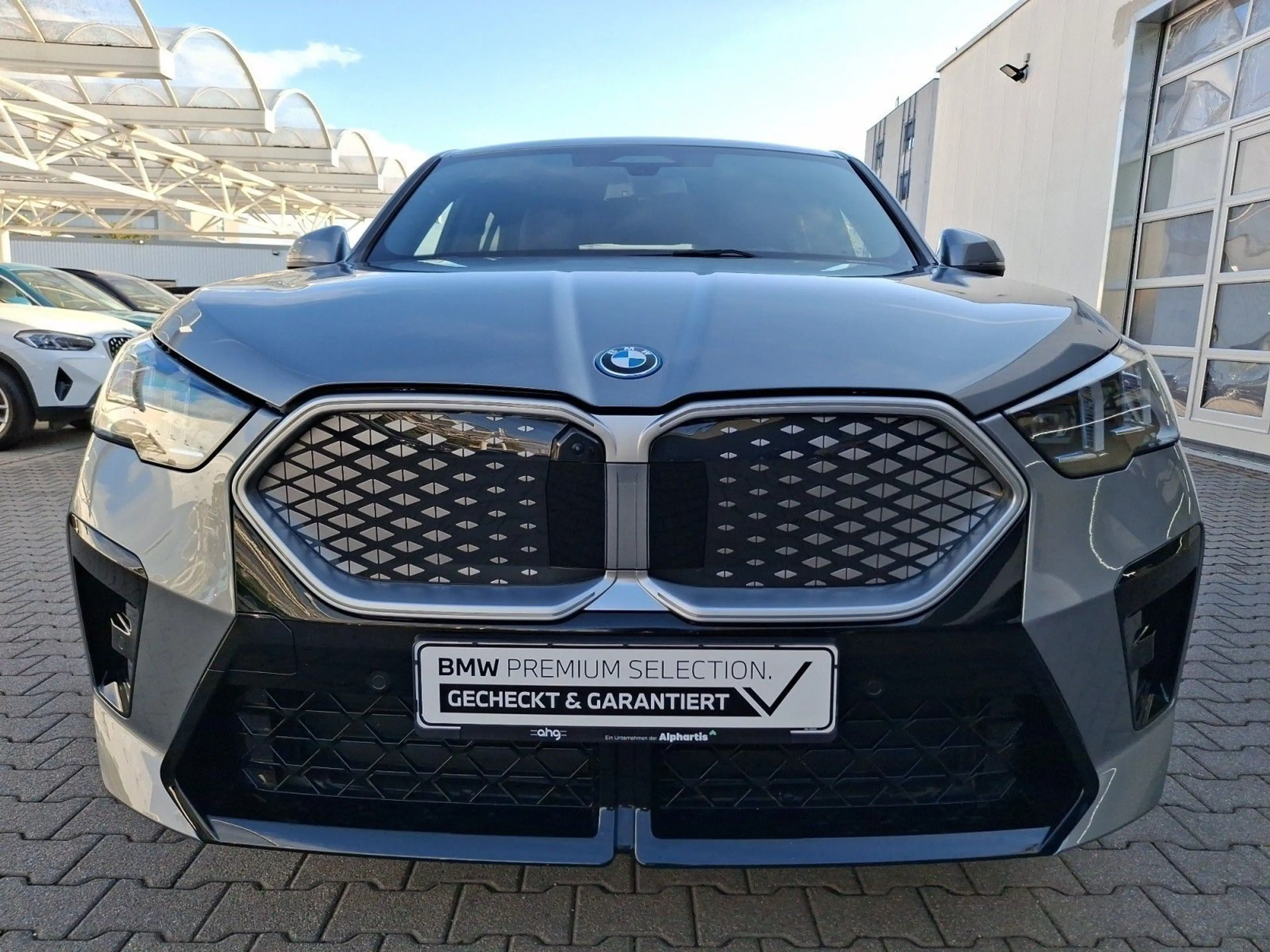 BMW iX2 ix2 xDrive30 M Sport iconic Glow Akustikglas 20' — photo 9