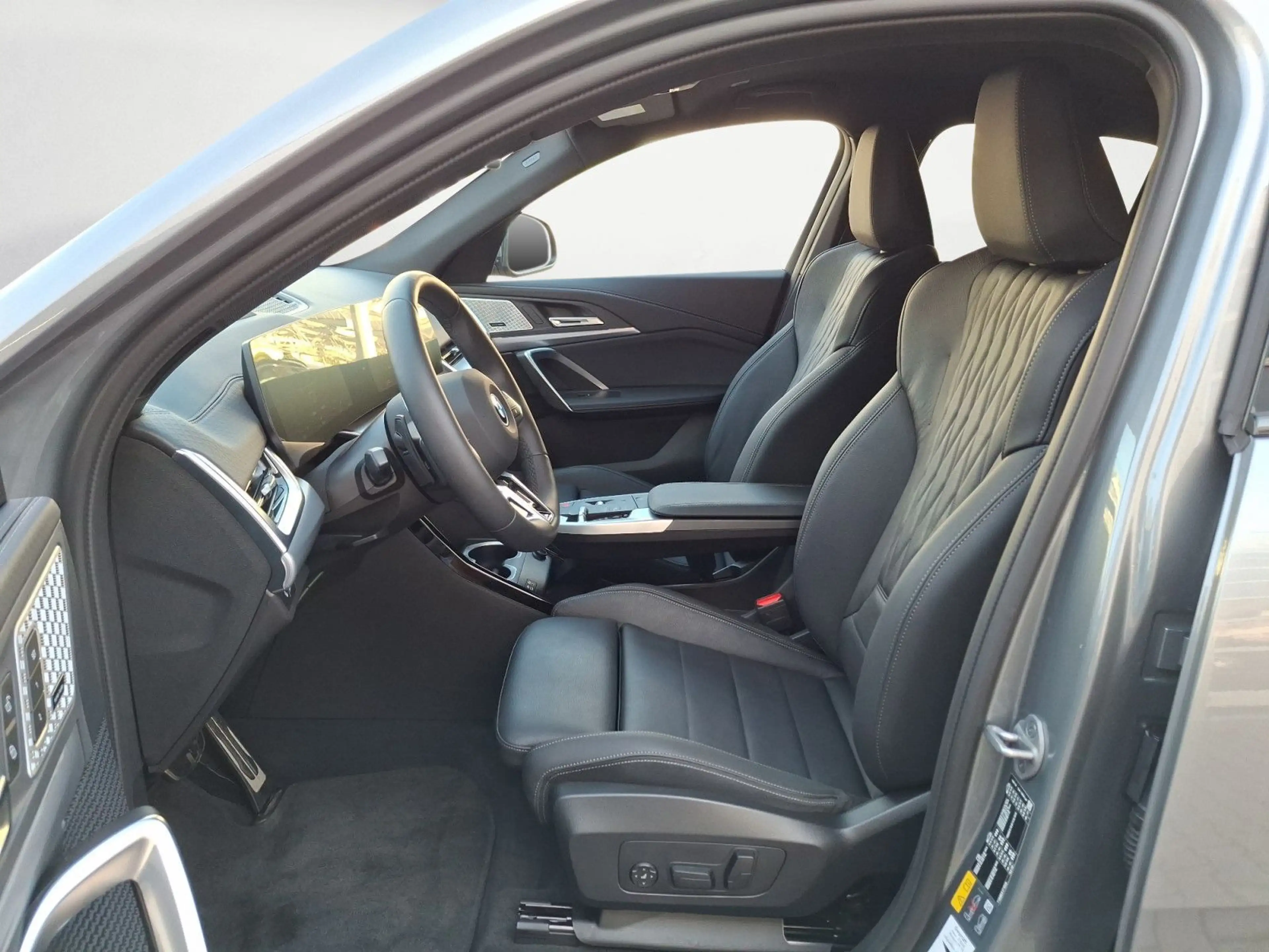 BMW iX2 ix2 xDrive30 M Sport iconic Glow Akustikglas 20' — photo 10