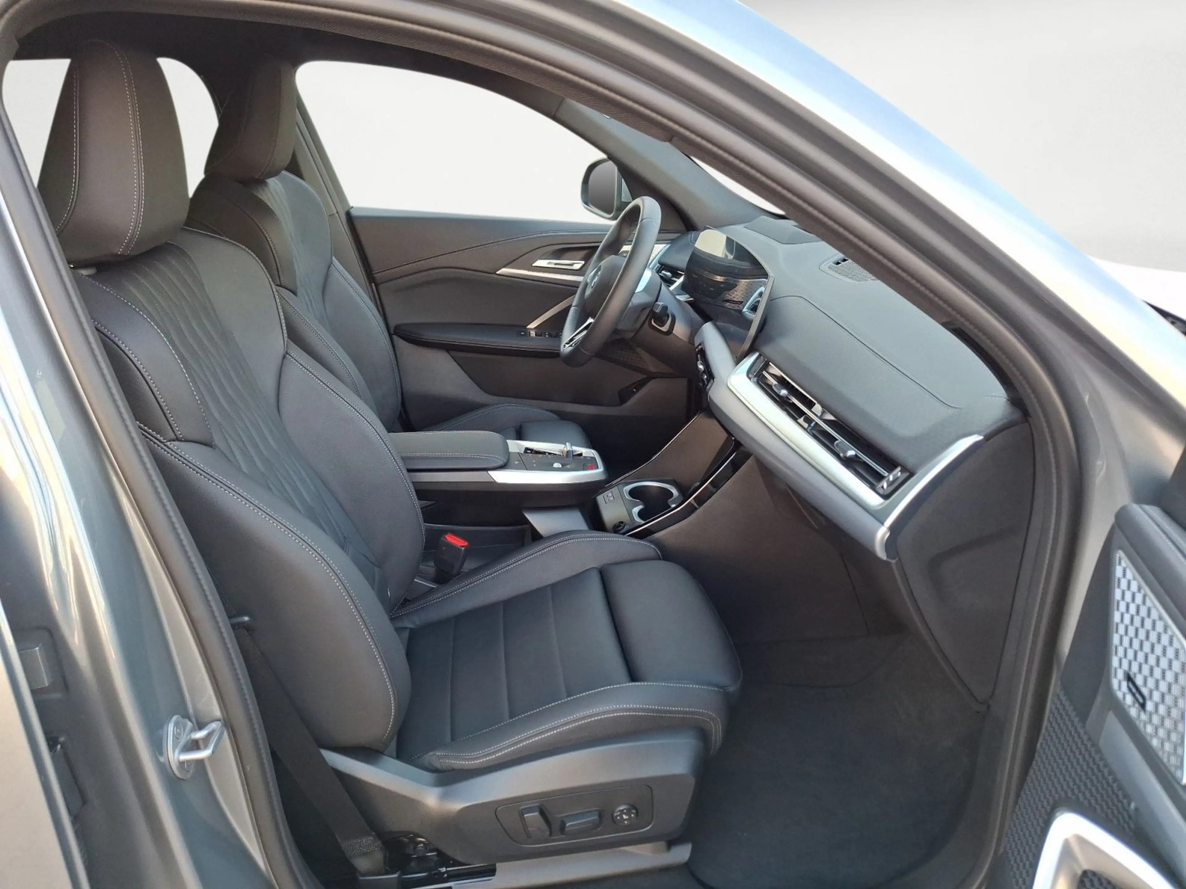 BMW iX2 ix2 xDrive30 M Sport iconic Glow Akustikglas 20' — photo 13