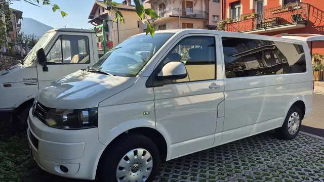 Volkswagen T5 Caravelle 9 posti passo lungo 2.0Tdi Comfortline
