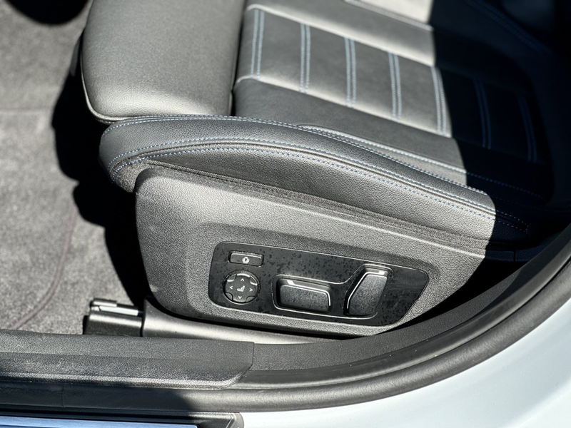 BMW 340 M340d xDrive Touring M-Sport Pro HK HiFi DAB LED P — photo 12