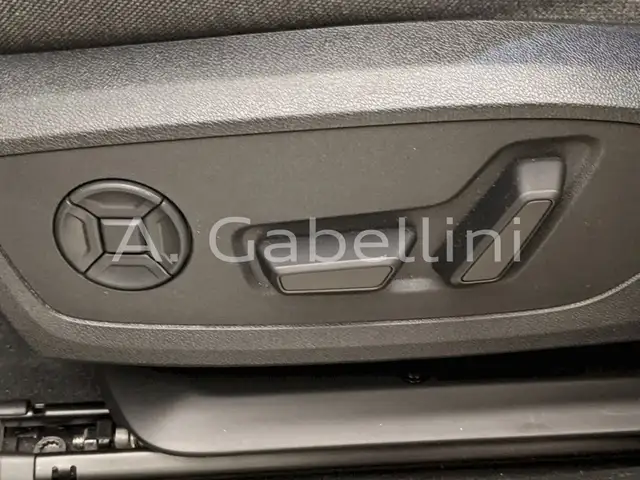 Audi A6 view 11