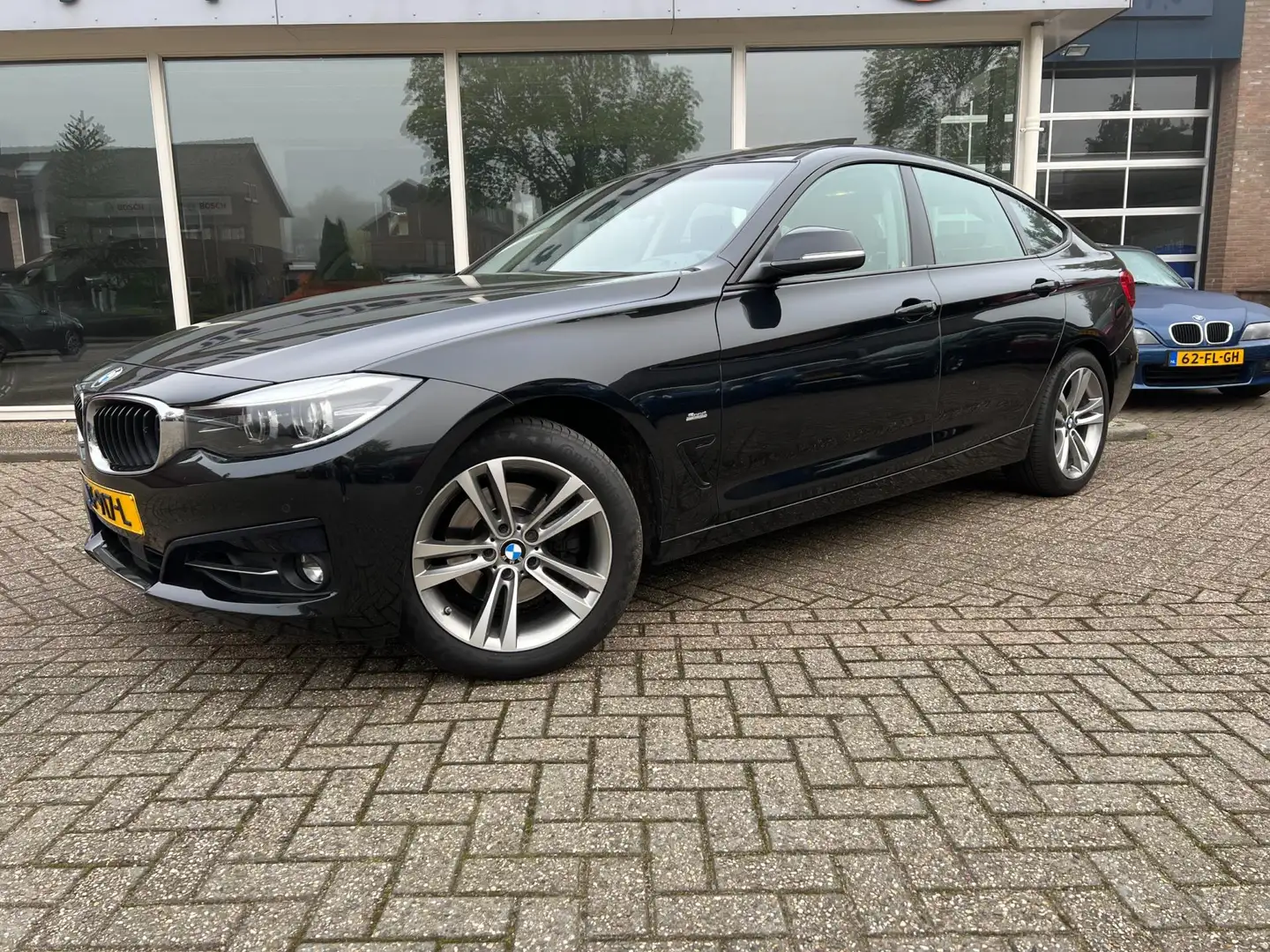 BMW 330 3-serie 330i High Executive Zwart - 2