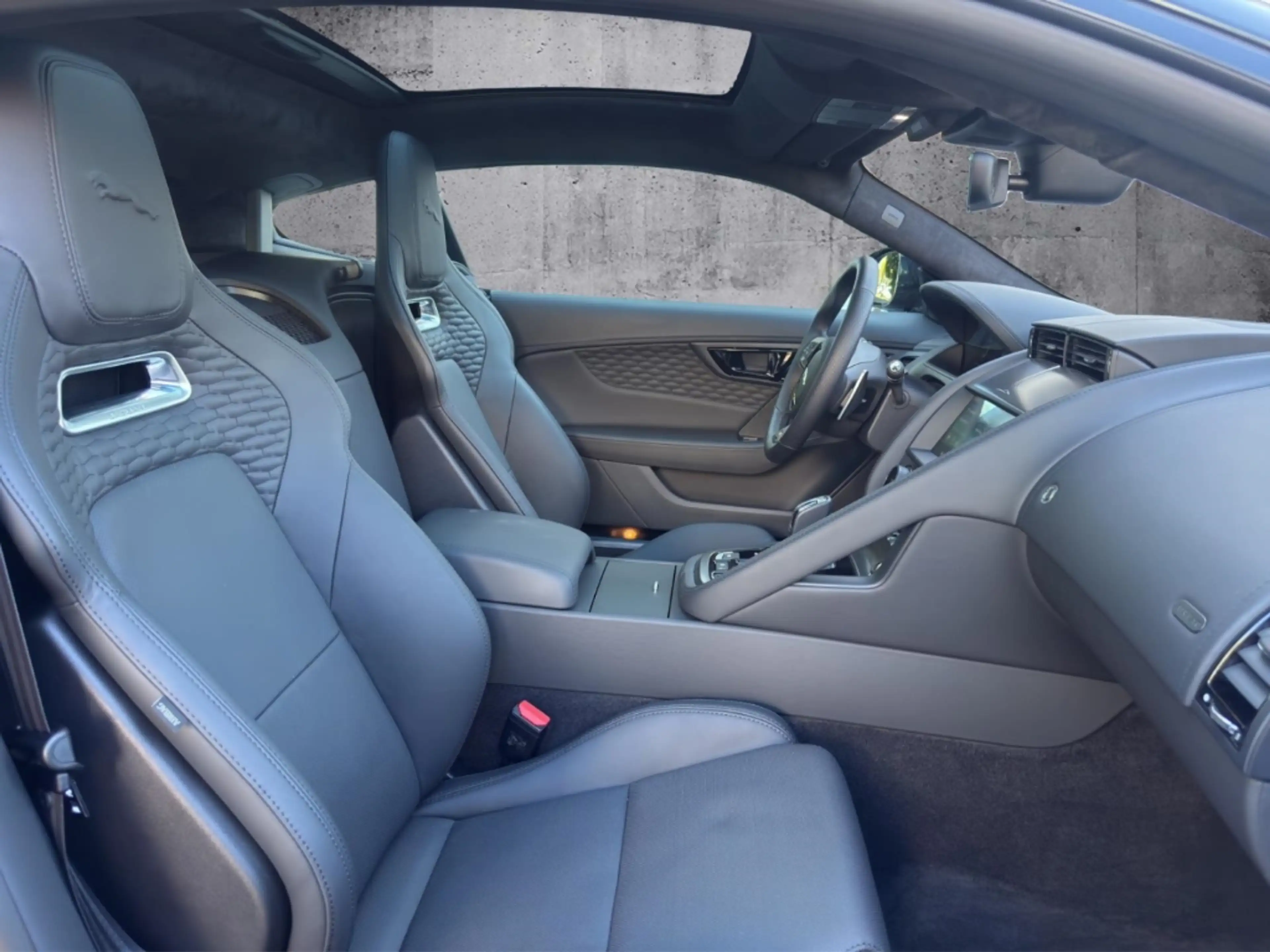 Jaguar F-Type R AWD Black Pack Panorama Navi Leder Memory Meridi — photo 3
