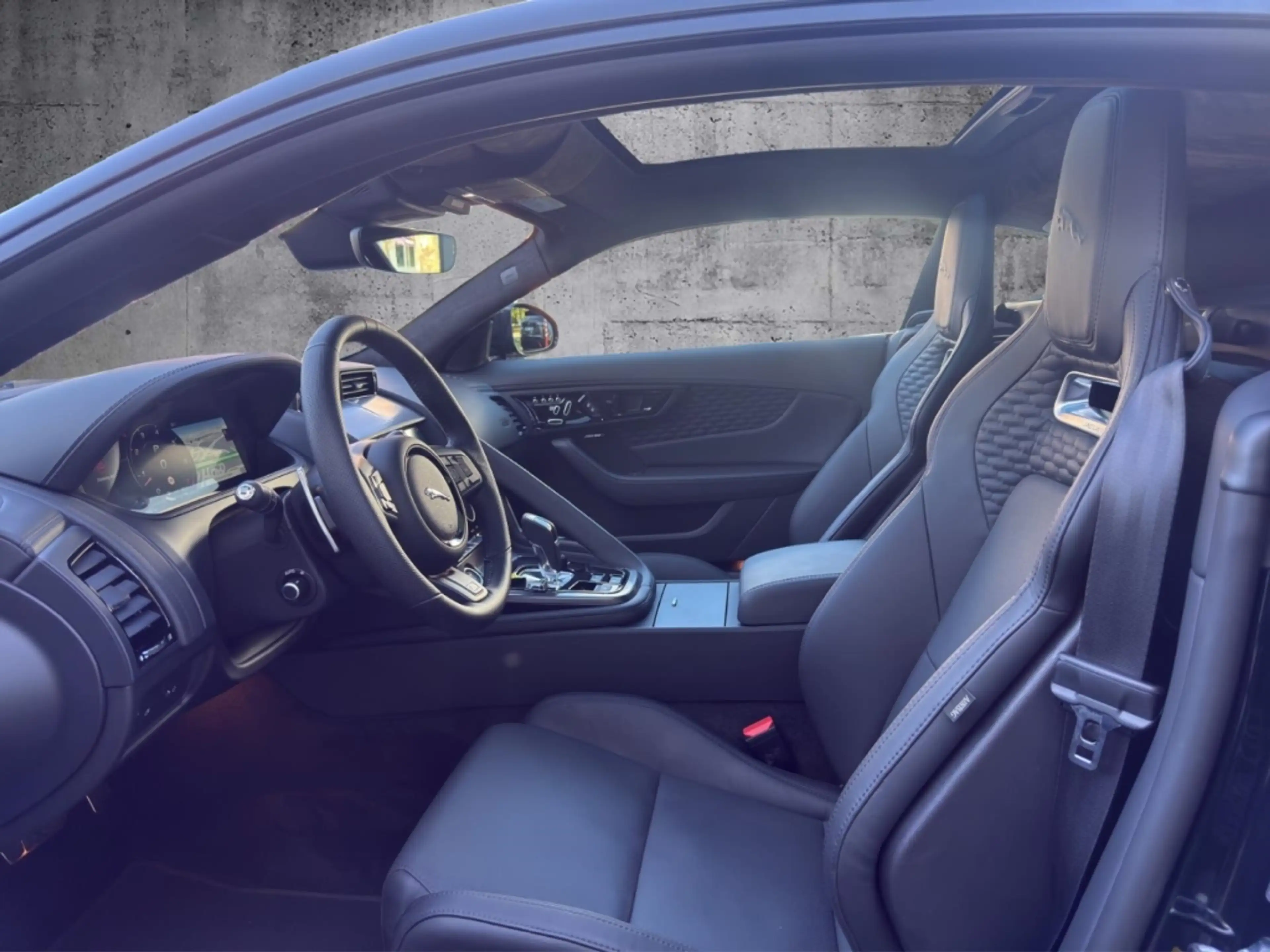 Jaguar F-Type R AWD Black Pack Panorama Navi Leder Memory Meridi — photo 11