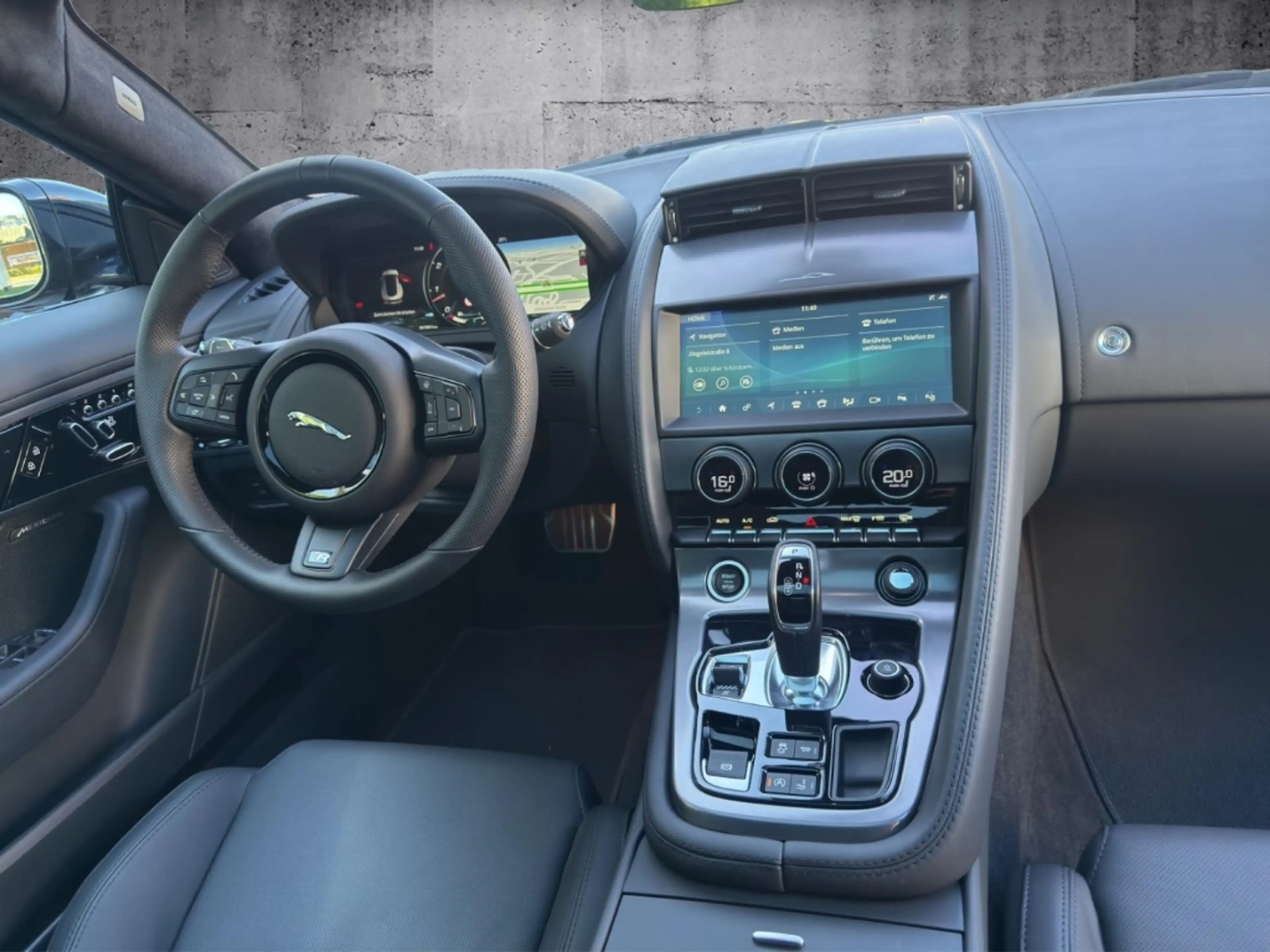 Jaguar F-Type R AWD Black Pack Panorama Navi Leder Memory Meridi — photo 4
