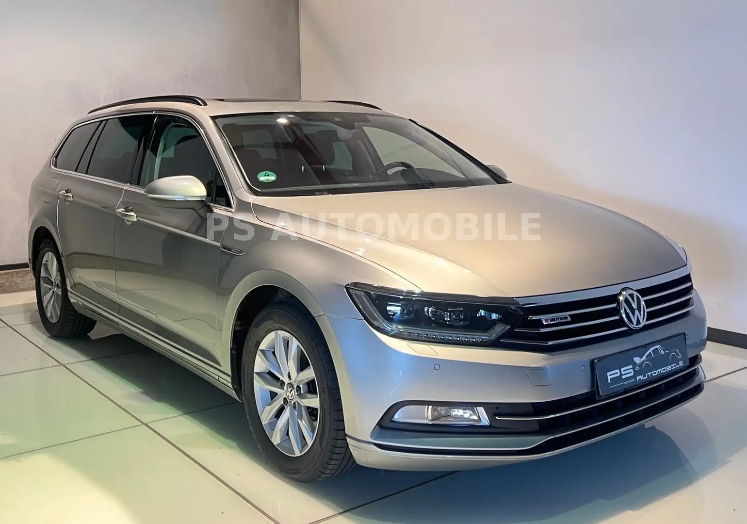 Volkswagen Passat V 2.0 TDI SCR DSG 4M/LED/NAVI/PANO Silber - 1