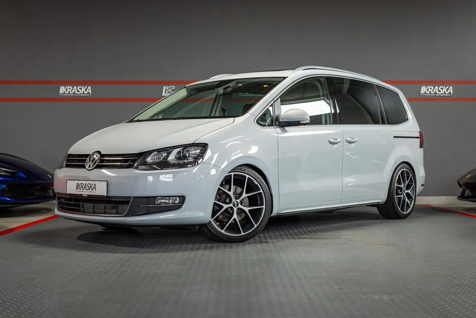 Volkswagen Sharan 2.0 TDI Highline 4M AHK PANO STHZ BBS KW Plateado - 1