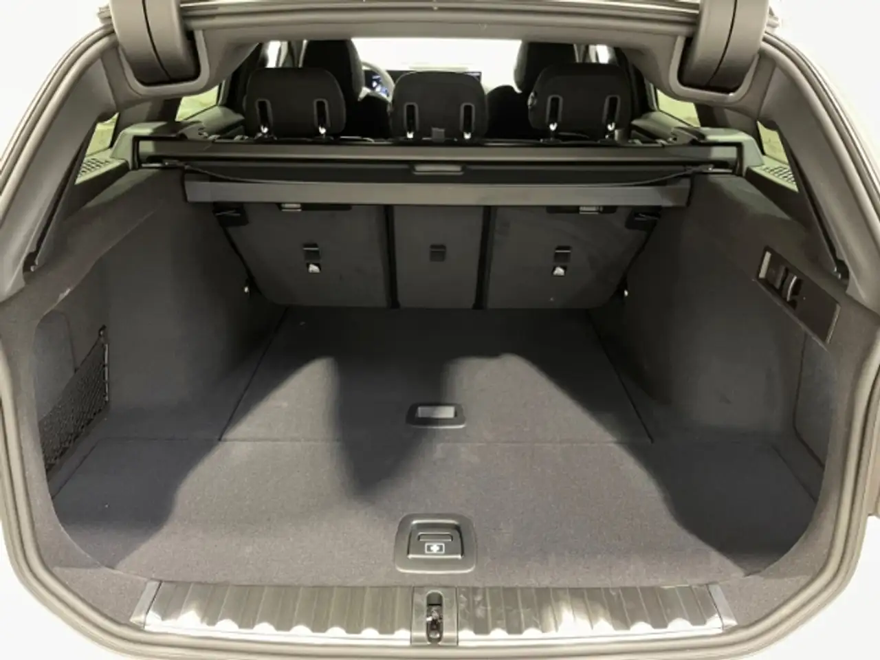 BMW 318 i Touring MSport Automatik LED Navi Pano PDC 7