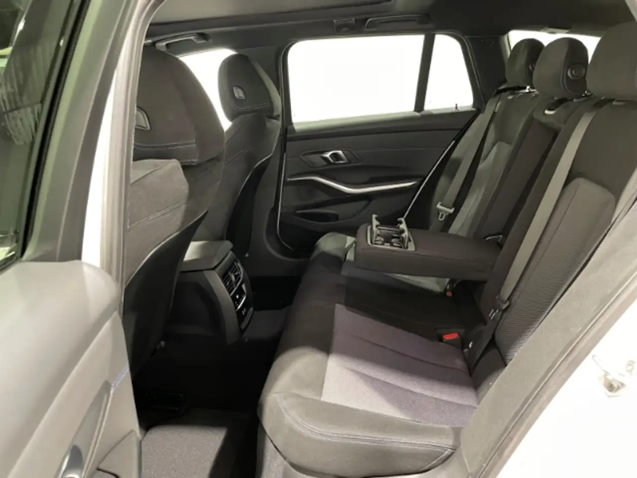 BMW 318 i Touring MSport Automatik LED Navi Pano PDC 6