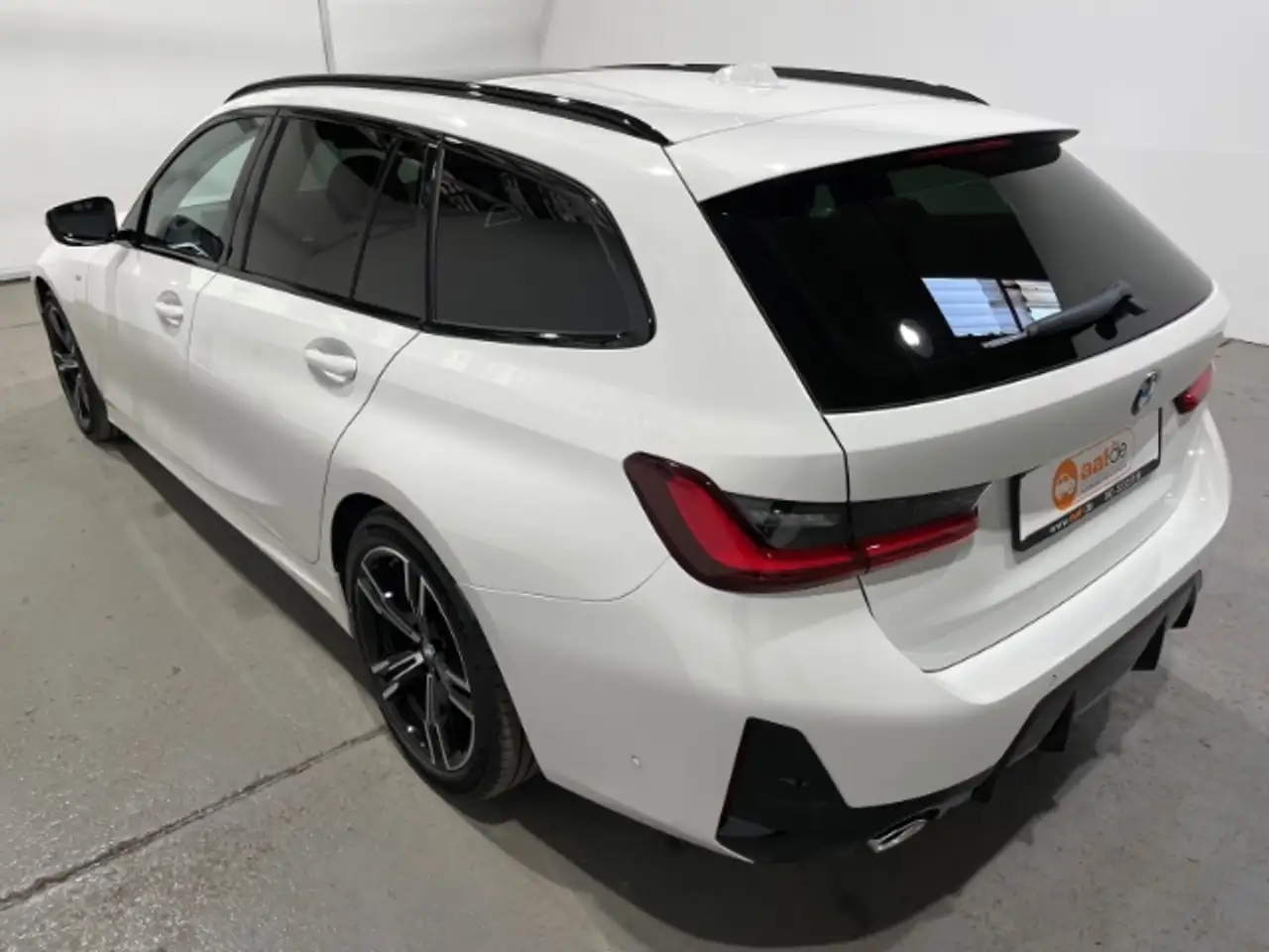 BMW 318 i Touring MSport Automatik LED Navi Pano PDC 2
