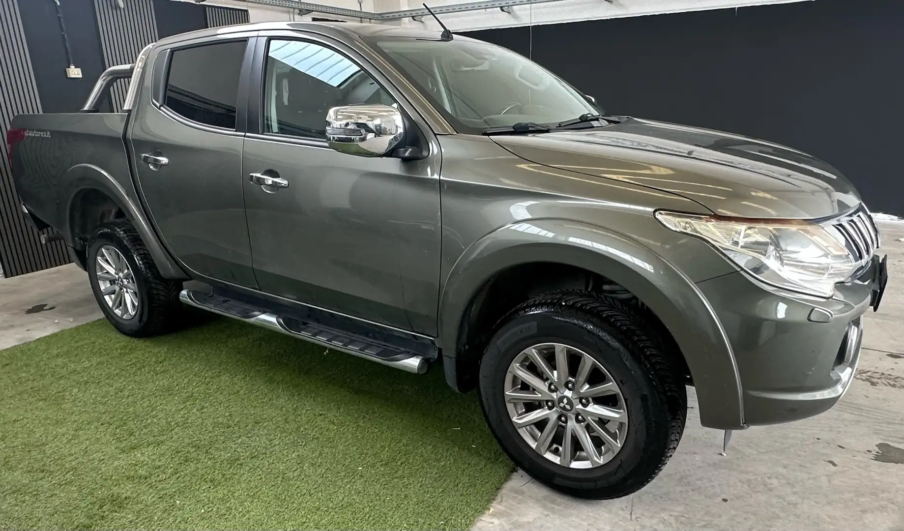 Mitsubishi L200 d.cab 2.4d Inform 4wd 154cv N1 E6 Verde - 2
