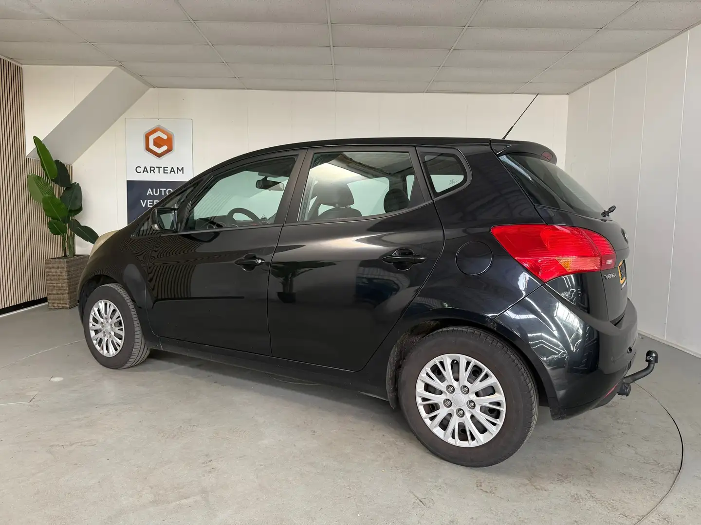 Kia Venga 1.4 CVVT X-ecutive Airco, Trekhaak, achteruirij se Schwarz - 2