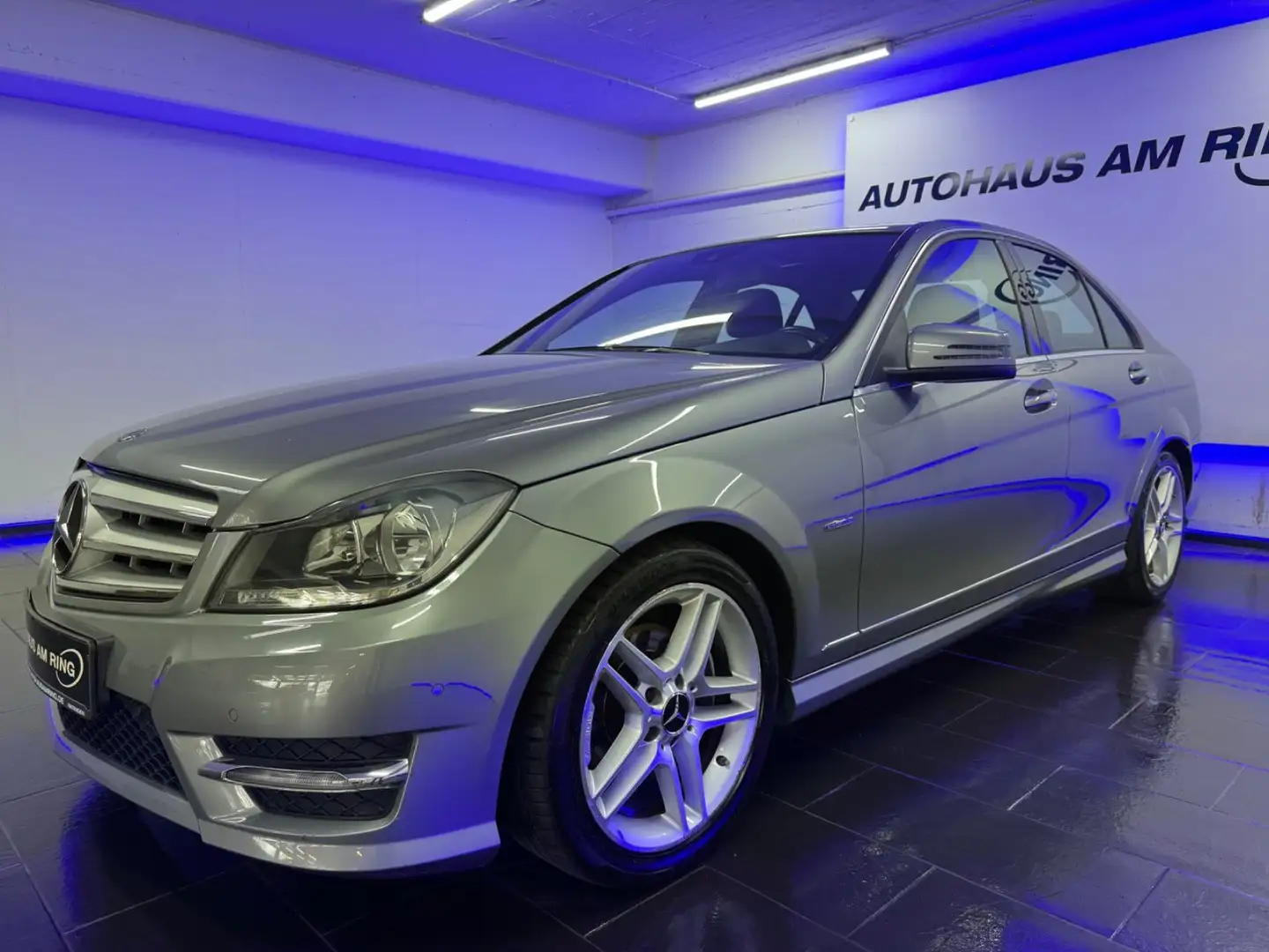 Mercedes-Benz C 180 CGI Blue Avantgarde AMG STANDHZ NAVI LEDER Silber - 2