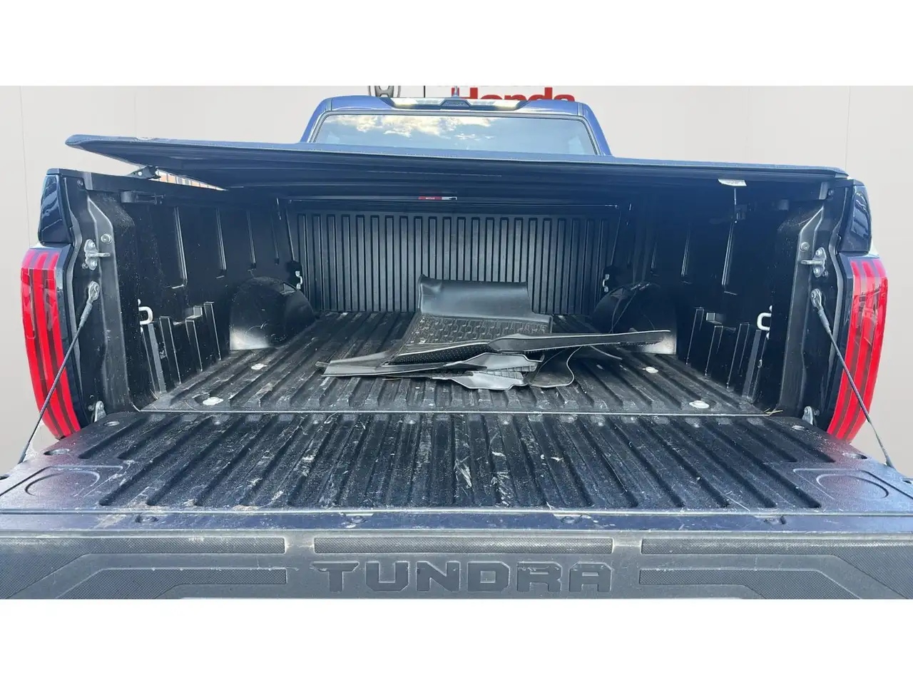 Toyota Tundra снимка Toyota Tundra