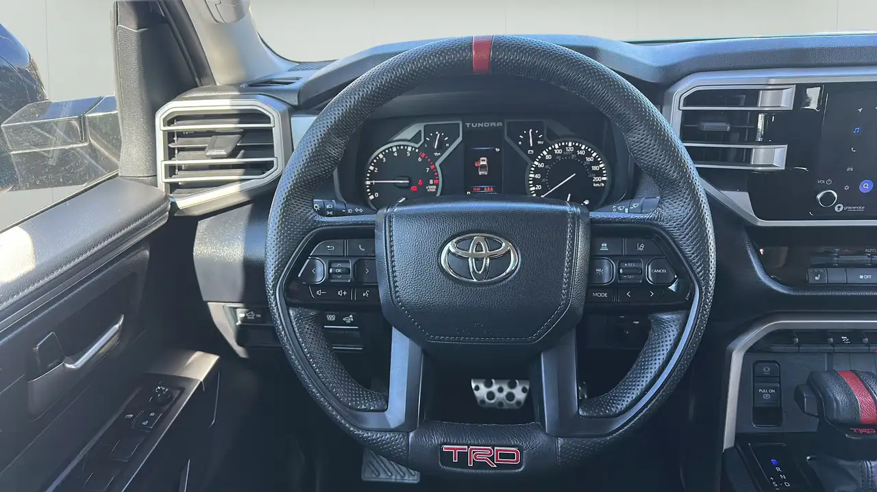 Toyota Tundra снимка Toyota Tundra