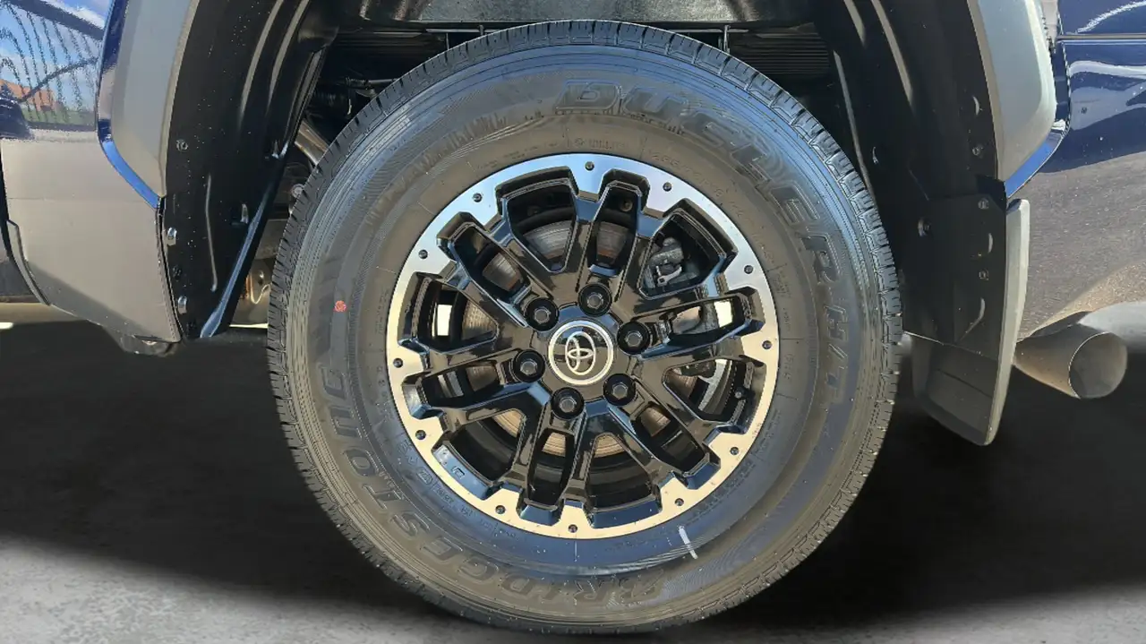 Toyota Tundra снимка Toyota Tundra