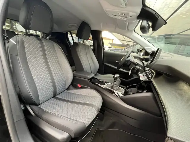Peugeot 208 view 14
