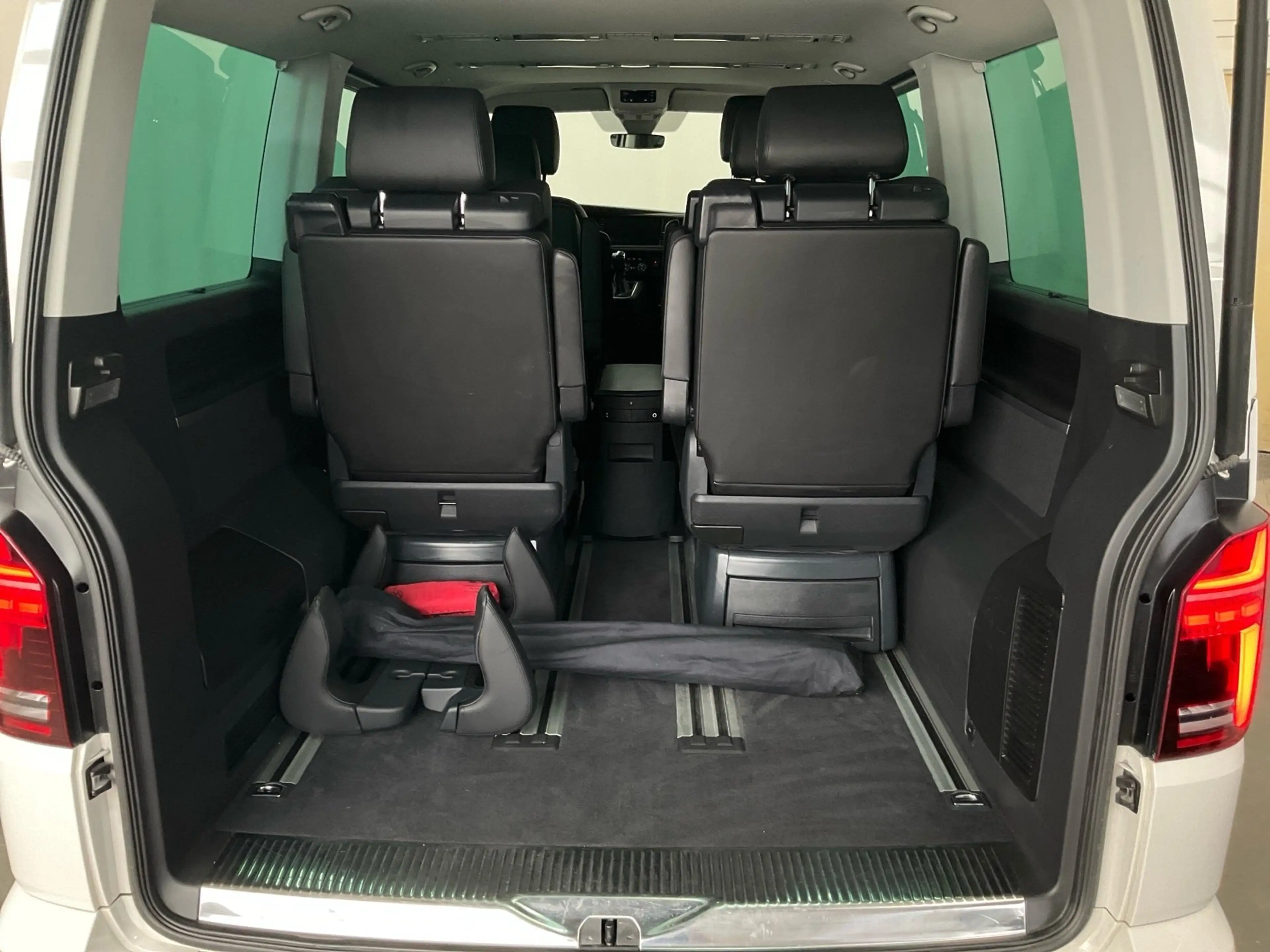 Volkswagen T6.1 Multivan HIGHLINE 2.0TDI 204PS DSG 4M ACC.AHK.KAMERA.NAVI+V — photo 8