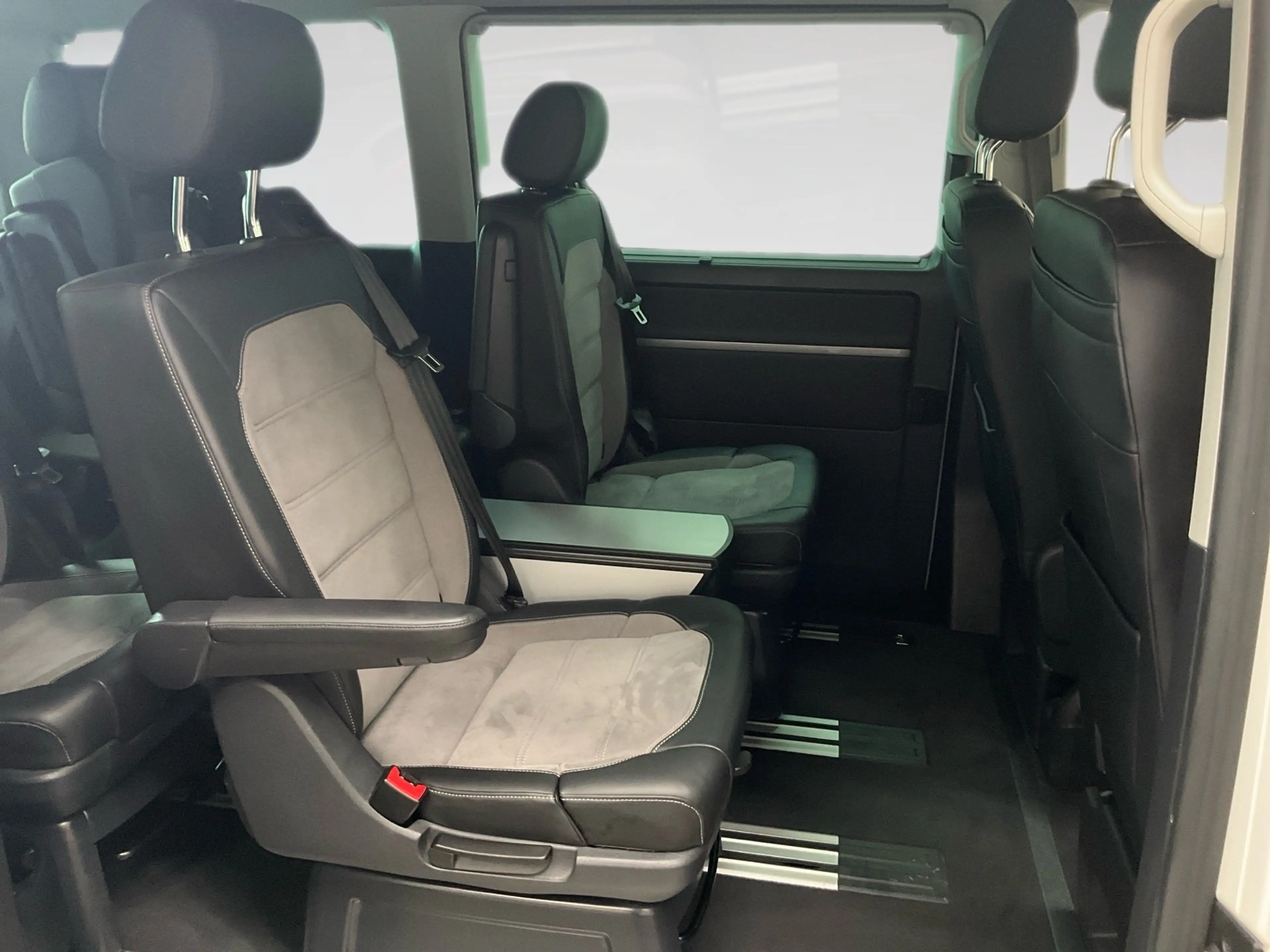 Volkswagen T6.1 Multivan HIGHLINE 2.0TDI 204PS DSG 4M ACC.AHK.KAMERA.NAVI+V — photo 10
