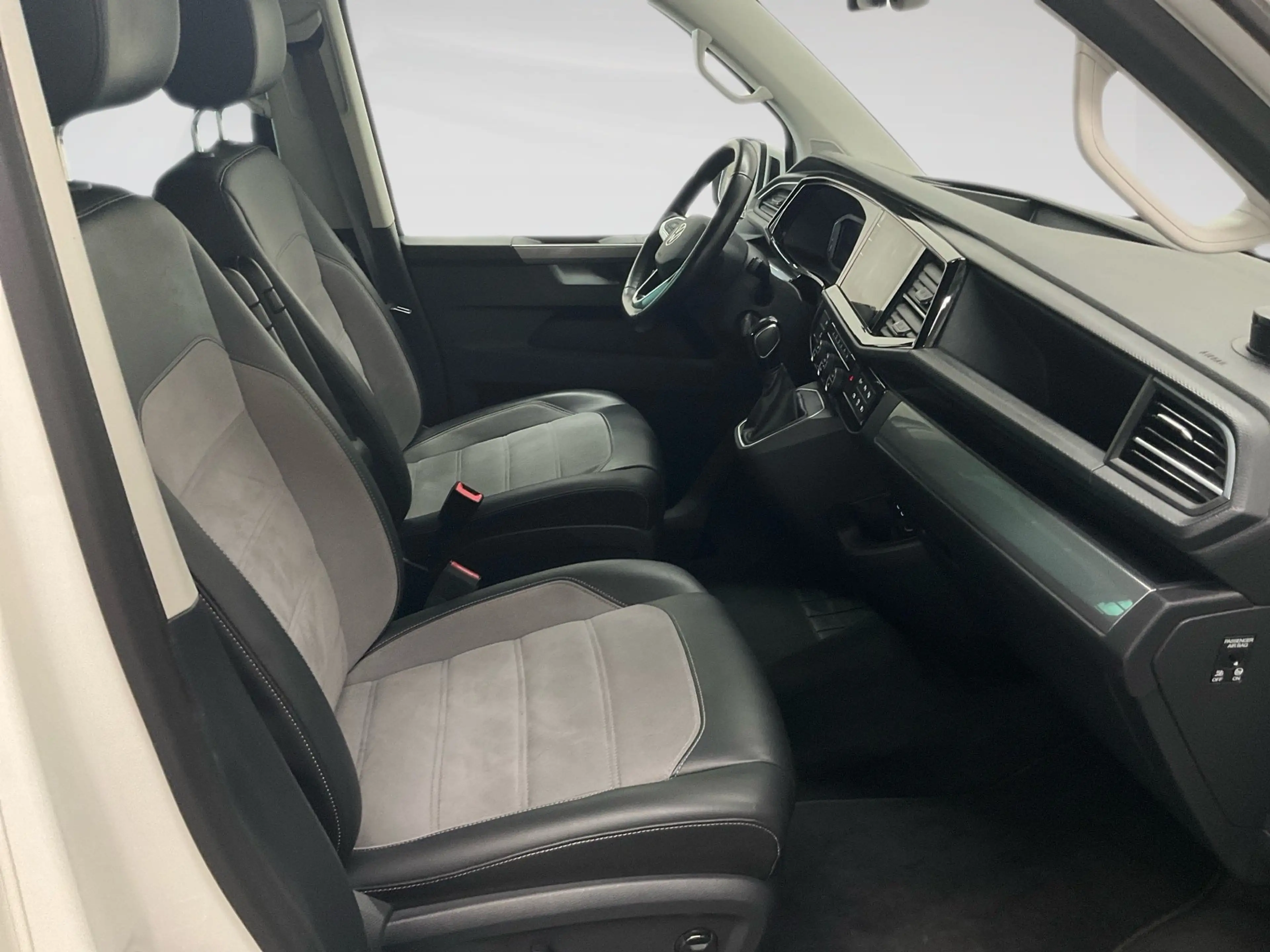 Volkswagen T6.1 Multivan HIGHLINE 2.0TDI 204PS DSG 4M ACC.AHK.KAMERA.NAVI+V — photo 9