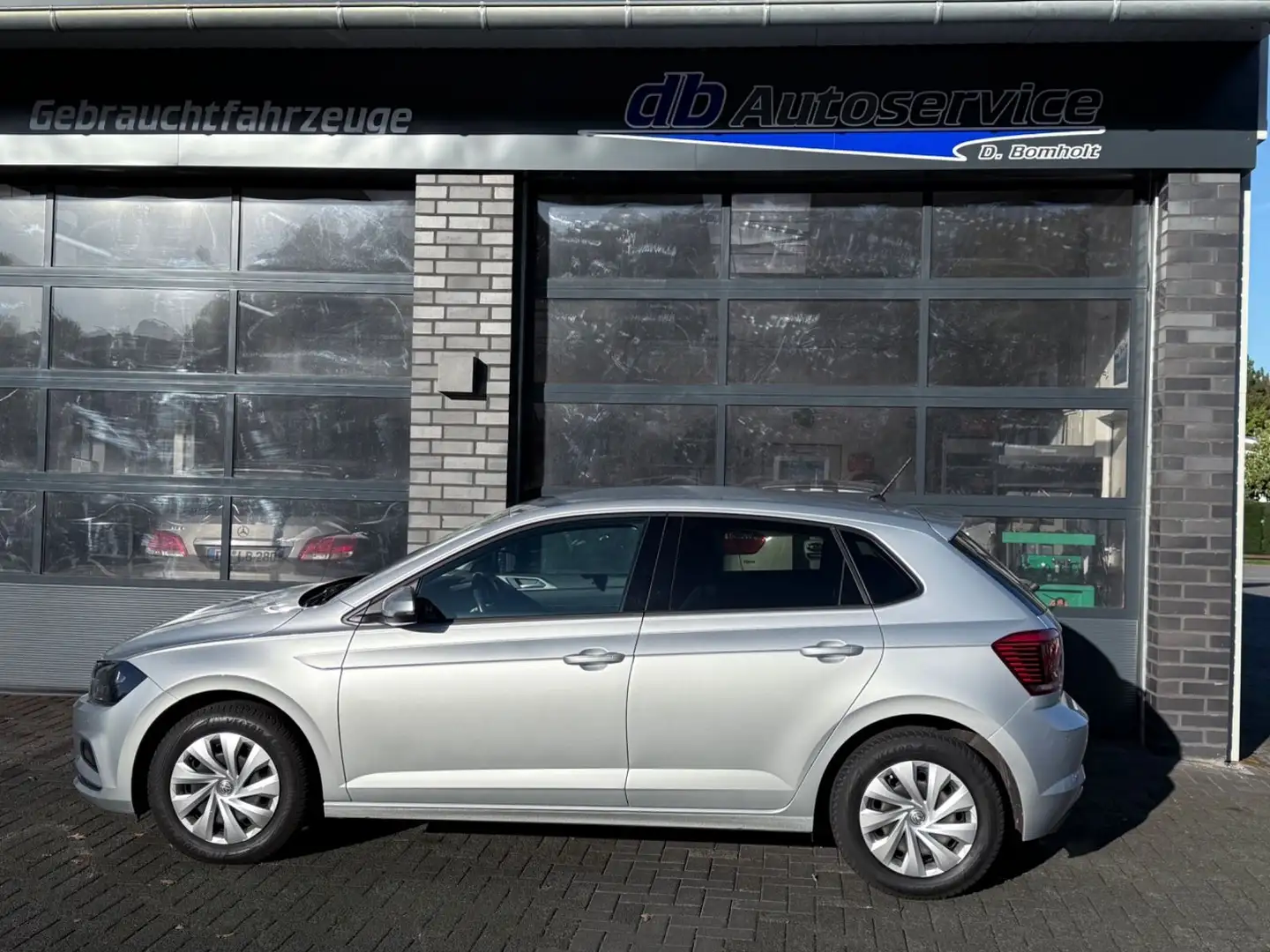 Volkswagen Polo VI Comfortline PDC SHZ Tempomat Argent - 2